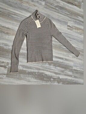 Striped Long-Sleeve Knit Top - Black & White